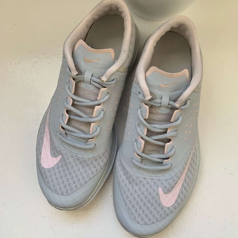 Nike sneakers light blue